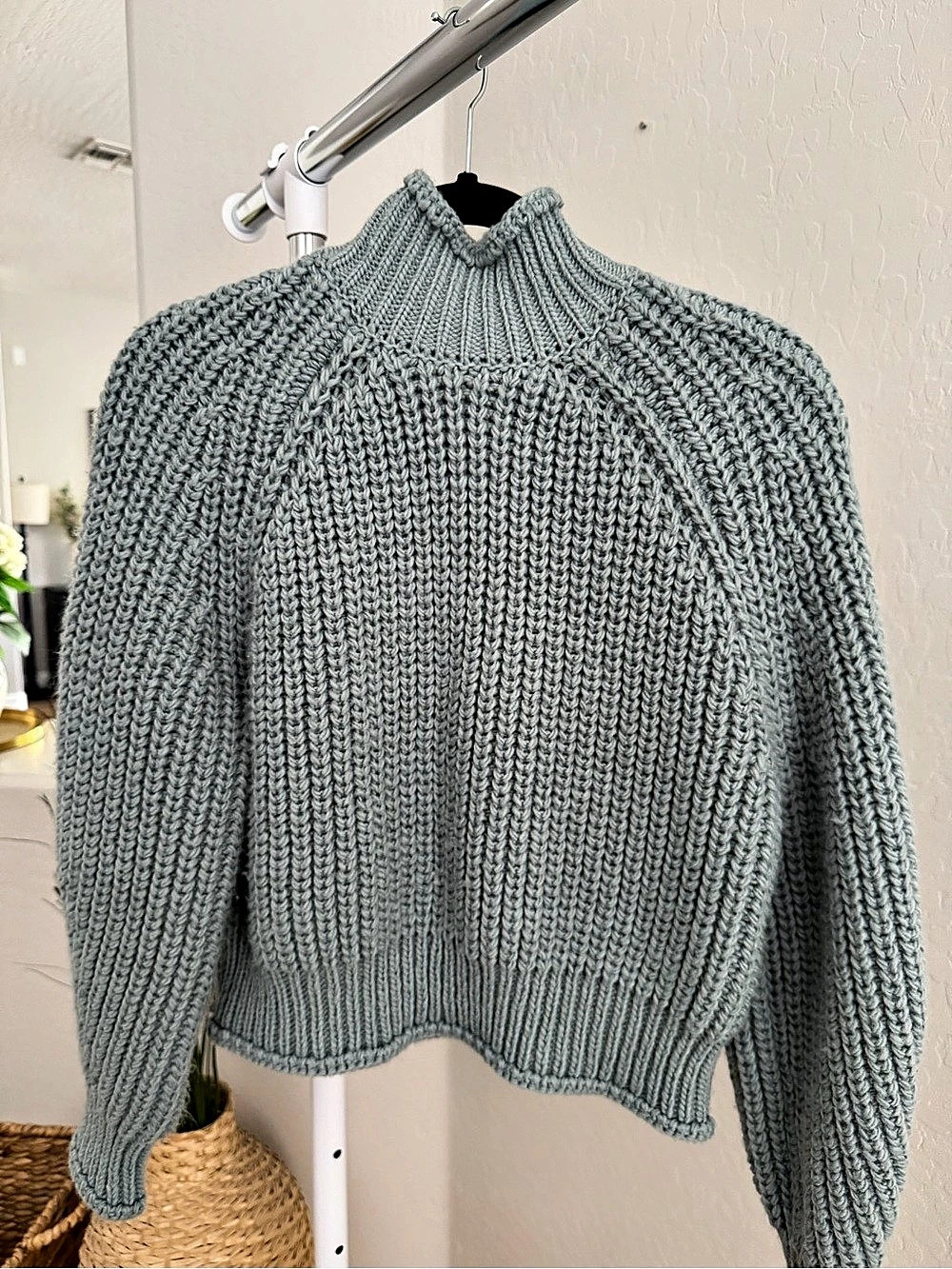 H&M Chunky Turtleneck Sweater in Gray Size Medium